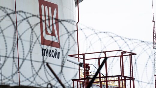 Новини бізнесу - Парламент Болгарії подолав вето президента на купівлю НПЗ Лукойл