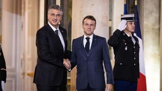 Новини світу - Хорватія купить у Франції гармати Caesar і модернізує літаки Rafale