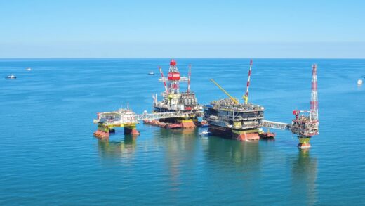 Новини України - На Каспії уражено третю нафтову платформу - ЗМІ