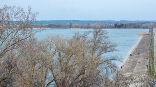 Новини України - Росіяни вдарили по греблі Печенізького водосховища