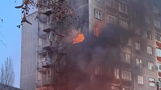 Новини України - Росіяни влучили в багатоповерховий будинок у Чернігові