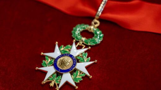 Новини України - Сирський отримав найвищу нагороду Франції