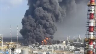 Новини світу - Своя сорочка ближча: США дозволяють нищити нафтову галузь РФ