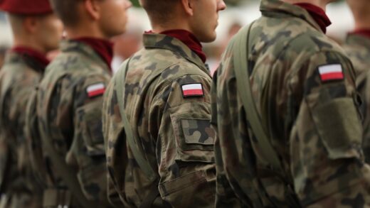 Новини світу - У Польщі стрімко зросла підтримка повернення військового призову