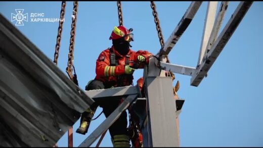 Кадри ліквідації наслідків комбінованого удару по поштовому терміналу