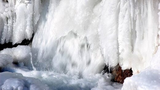 Новини України - Крига повністю скувала Джуринський водоспад