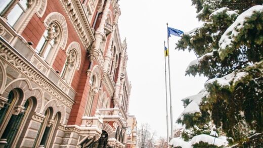 Новини бізнесу - НБУ продав понад $700 млн на тлі обвалу гривні