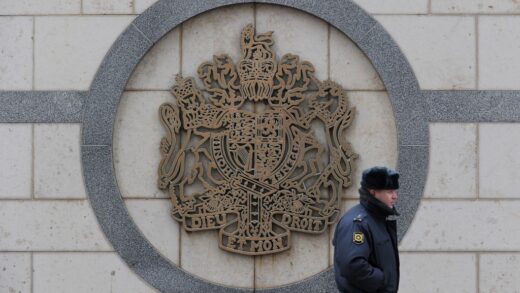Новини світу - Росія вислала британського дипломата, звинувативши у шпигунстві