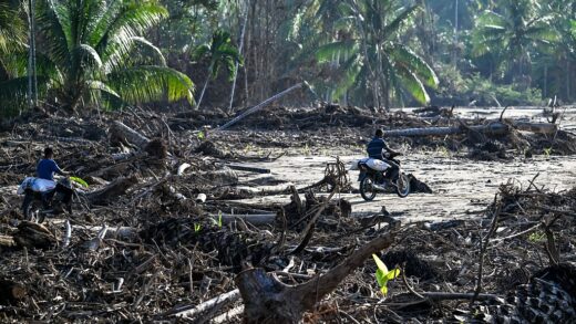Новини світу - Руйнівна повінь на півночі Індонезії призвела до загибелі 14 осіб
