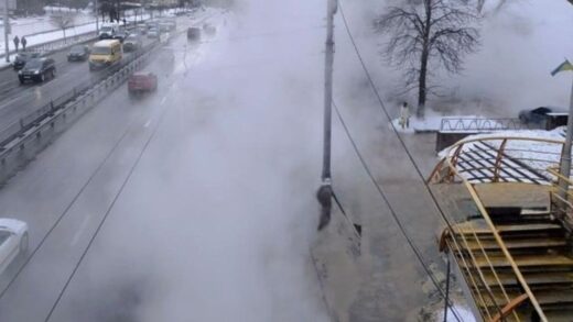 Новини Києва - У Києві 16-річна дівчина впала в яму з окропом