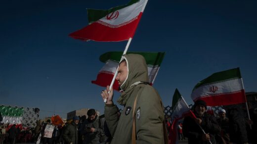 Новини світу - В Ірані протестувальники підпалили військову базу